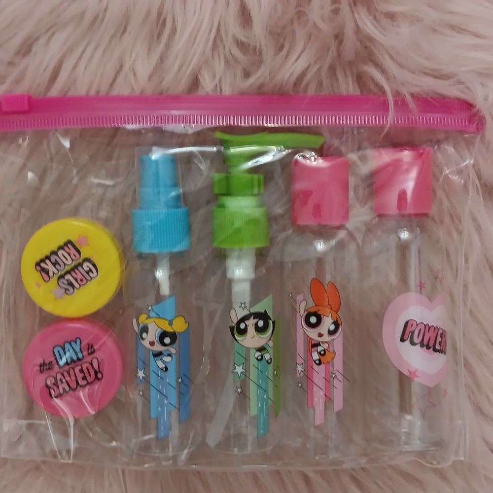 Brand New POWERPUFF GIRLS Cosmetic Travel Set- 7 PC.